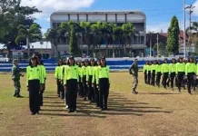 Anggota Kodim 1613 Sumba Barat Latih Disiplin Siswa Paskibra