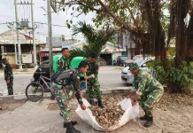 Sambut HUT RI Ke-81, Kodim Bersama Polres Bersihkan Pasar Matawai