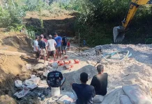 Babinsa Kodim 1629 SBD Pantau Pembangunan Jembatan Wilayah Binaan