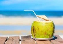 Apakah Minum Air Kelapa Muda Setiap Hari Sebabkan Batu Ginjal?