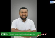 E. Nong Yonson Tekankan Perbedaan Menulis dan Membaca Puisi