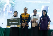 Hadir di PKKMB FKIP Undana, Filosi Beri Bantuan Kuliah dan Mindset Kewirausahaan