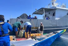 HUT ke-81 RI Polairud Polda NTT Salurkan Air Bersih untuk Warga Pulau Kera