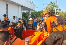 Prajurit TNI Dikerahkan Evakuasi Warga Pascagempa Nagekeo