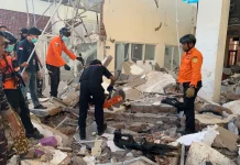 Dampak Gempa M7,7 di Flores, Tim SAR Evakuasi 38 Orang Meninggal Dunia