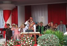 Wagub Johni Pimpin Penurunan Bendera HUT RI NTT