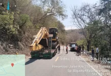 Tanggap Bencana, BPJN NTT Kerahkan Alat Tangani Sejumlah Ruas Jalan di Flores