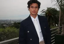 Charles Melton dalam Pembicaraan Perankan Kakashi untuk Film "Naruto"
