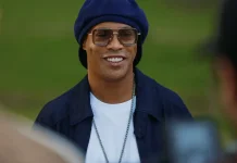 Ronaldinho Kembali ke Sepak Bola Profesional