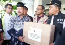 Gubernur NTT Terima 6,6 Ton Rendang untuk Korban Gempa Flores
