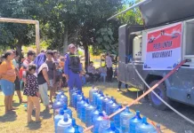 Terdampak Bencana Warga Kampung Watubaur Dapat Bantuan Air Minum