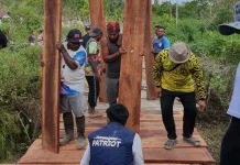 Jembatan Patriot UI Wondama Perkuat Gotong Royong Masyarakat