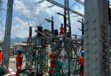 Insan PLN Gotong Royong Pulihkan dan Amankan Pasokan Listrik Pascagempa Flores