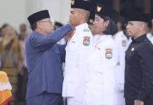 Bupati Yohanis Dade Kukuhkan Paskibraka Angkatan Ke-81
