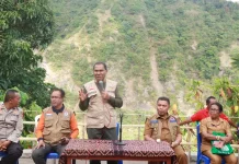 Wagub Johni Pastikan Kerusakan Gempa Ende Didata