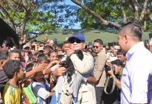 Presiden Prabowo Sambangi Pengungsi di Nagekeo, Ribuan Warga Antusias Menyambut