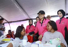 Ketua Umum Bhayangkari Gelar Bakti Kesehatan bagi Pengungsi Gempa Flores