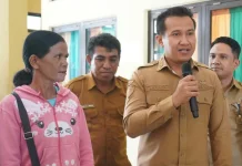 Wabup SBD Serahkan Bantuan Peralatan Vokasional Bagi PPKS