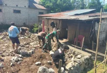 Babinsa 03 Katikutana Perkuat Hubungan lewat Gotong Royong