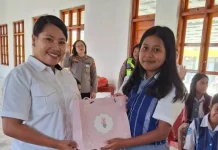 Polwan Goes to School Bangun Karakter Siswa SMA Negeri 1 Waikabubak