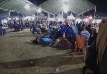 Mama-Mama dari Hundihopo Rela Tidur di Lapangan Demi Anak