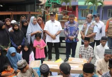Gubernur Melki Salurkan Bantuan Bagi Santri Terdampak Gempa