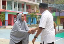 Gubernur Melki Salurkan Bantuan ke Pesantren dan Paroki Ende