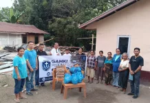 GAMKI Ketuk Pintu Warga, Bawa Bantuan ke Korban Gempa di Ende