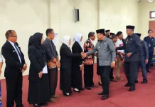 Bupati Yohanis Dade Lantik 20 Kepala Sekolah Sejumlah Tingkatan