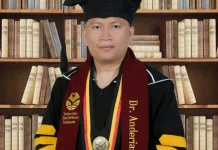 Dari Jalan Kaki tanpa Alas Kaki, Anak Pelosok Rote Ndao Raih Doktor Cumlaude