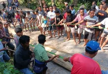 Wabup Sumba Barat Memberikan Dukungan Pelestarian Tradisi Rumah Adat