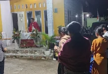 Umat KUB Santa Maria Virgo Disapa Gembala dari Rumah ke Rumah