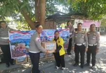 Ditlantas Polda NTT Gelar Baksos Bagi Pengemudi Ojol di Kota Kupang