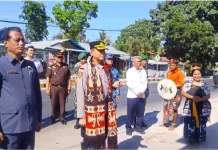 Kapolres Baru Sumba Timur Disambut Adat Panggarang Tau dan Pedang Pora