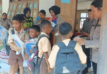 Polwan Polres Ende Salurkan Bantuan Polwan RI dan Trauma Healing di Flores