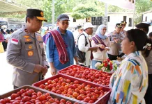 Kapolda NTT Borong Produk UMKM Binaan Polsek Kualin TTS