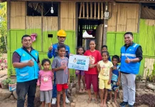 PLN Larantuka Nyalakan Mimpi 3 KK di Kelurahan Satori Tengah, Flotim