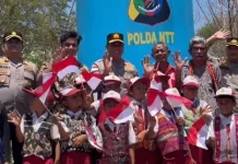 Kapolda NTT Serahkan Bantuan Sumur Bor untuk Warga Desa Benu