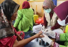 UI Dampingi Warga Huntara Tandihat Pulihkan Kesehatan Pascabencana