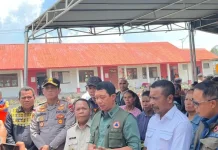 Kapolres Ngada Dampingi Kepala BNPB Tinjau Korban Pascagempa