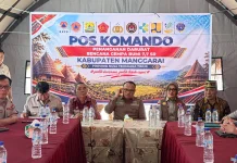 Warga Korban Gempa Flores Desa Paralando Bertahan di Tenda Tak Layak