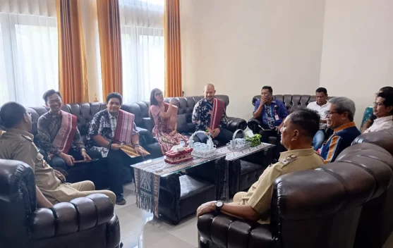 Bupati Sumba Tengah Terima Tim BPK Bahas LKPD 2025