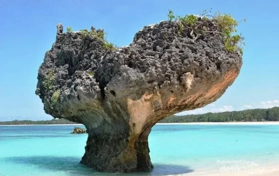 Pantai Oesosole, Pesona Batu Karang Hati di Rote Timur