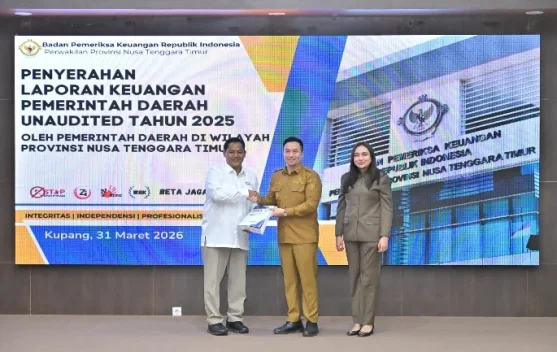 Wali Kota Kupang Serahkan LKPD  2025  BPK NTT