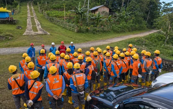 56 Personel PLN Jawa Barat Hadir di NTT Perkuat Listrik Desa SBD