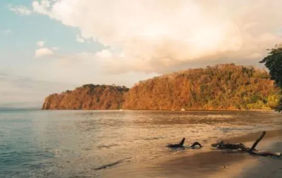 Pantai Mandorak di Sumba Barat Daya, Keindahan Bak Surga Tersembunyi