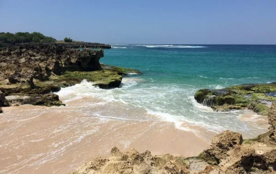 Menikmati Keindahan Tersembunyi Pantai Pero di Pulau Sumba