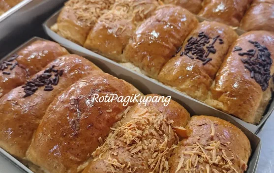 Filosofi Fajar di Balik Larisnya Usaha Roti Pagi Kupang
