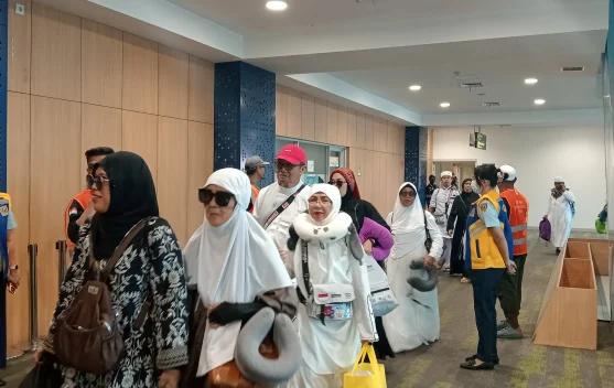 Kloter KJT 32 Cirebon Tiba di Tanah Air, Satu Jemaah Haji Wafat di Tanah Suci