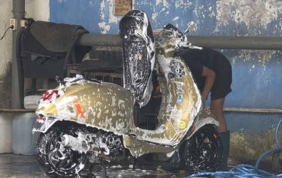 Cara Aman dan Benar Mencuci Motor Listrik agar Tetap Awet